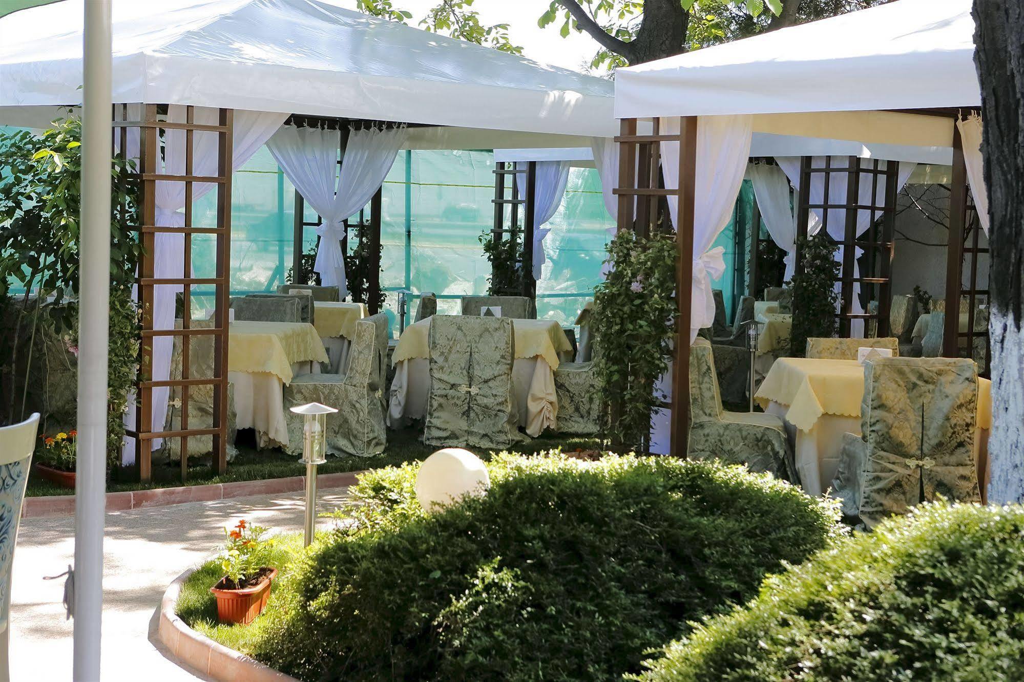 Montecito 3*